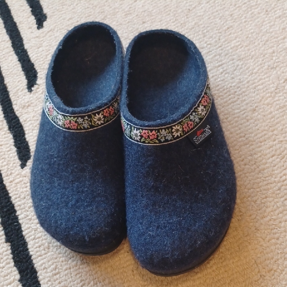 Navy Blue Cozy Felt Clogs with Colorful Band